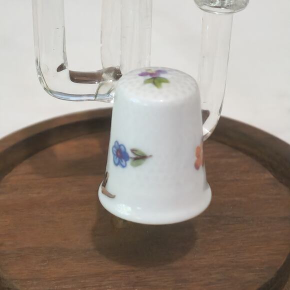 Vintage Limoges White Porcelain Flower Sewing Thimble June Wrote In Gold France - Picture 2 of 7